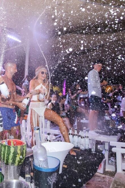 Mykonos: Best Beach Clubs Crawl Day Party - Highlights