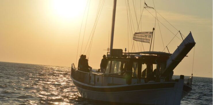 Mykonos: Sunset Boat Trip With Snacks and Drinks - Indulge in Snacks and Drinks Onboard