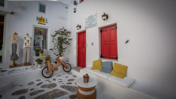 Mykonos Town Private Walking Tour - Architectural and Cultural Charm of Mykonos Town