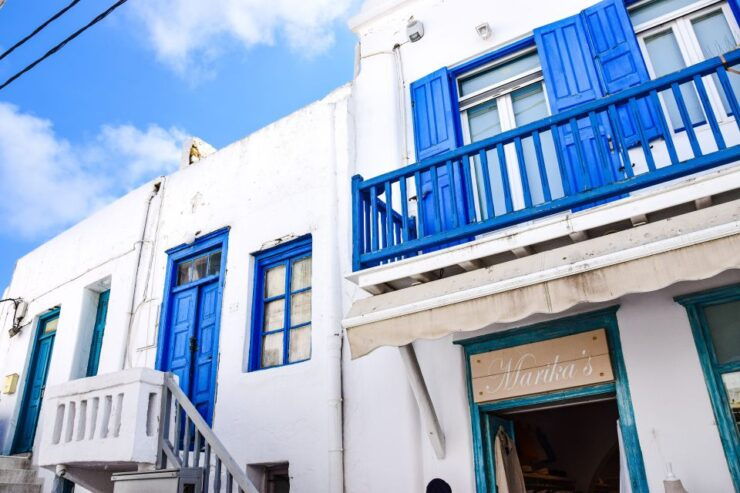 Mykonos: Walking Tour & Food Tasting Beach Picnic - Exploring Mykonos on Foot