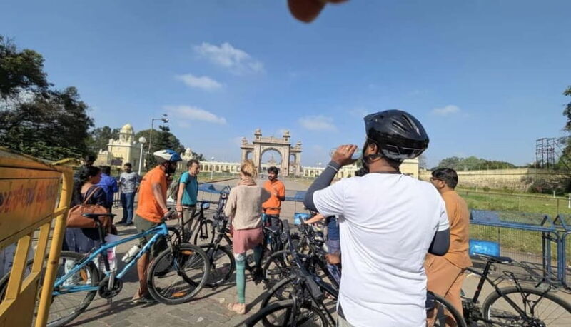 Mysore City Bike Tour Morning 3.5 Hours: Mysore By Cycle - The Vibrant Devaraja Market