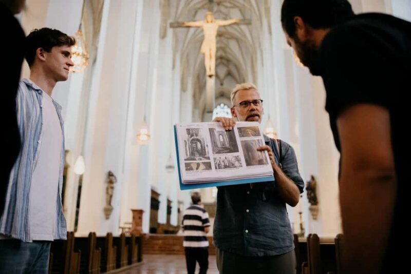 Myths & Secrets of Munichs Old Town - Fünf Höfe and Munich Residenz