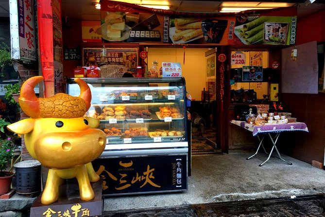 N111 New Three Gorges Old Street Yingge Ceramics Hand Dirty DIY Day Tour (10h) - Cancellation Policy