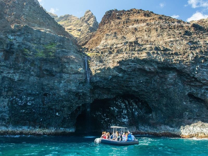 Na Pali Raft Adventure in Hawaii - A raft ride, not a gentle harbor cruise
