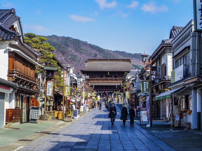 Nagano Jigokudani Monkey Park, Togakushi Shrine, Zenkoji Temple & Sake Culture Experience Day Tour (Departing from Nagano) - Zenkoji Temple and the final hour