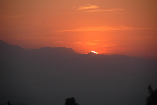 Nagarkot Sunrise Day Tour View of Himalayan Range With Hotel Pickup - Engaging Commentary and Guide Support