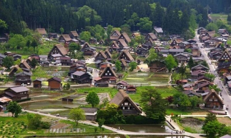 Nagoya: Shirakawa-go, Takayama & Snow Wall 2-Day Tour - What Makes This Tour Stand Out?