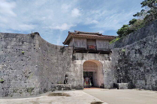 Naha: 1.5h Shurijo Castle Tour into the Heart of Ryukyu - What the Tour Includes and What It Doesn’t