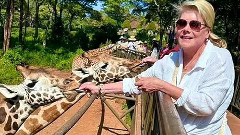Nairobi Giraffe Centre & Kibera Slum Half-Day Tour with Local Village - A practical option for a Nairobi layover