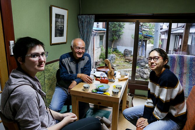 Nakasendo Historical Town and Hidden Craft Village Walking Tour - Group Size