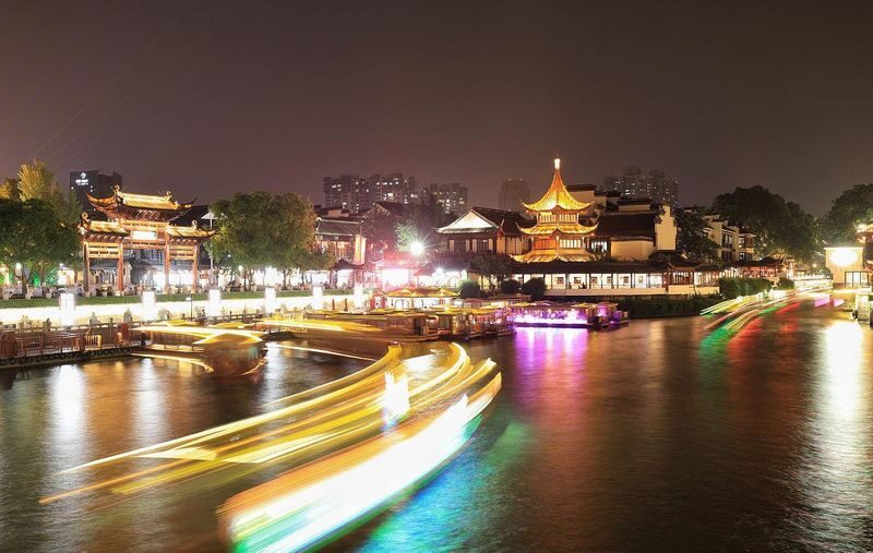 Nanjing Grand Baoen Temple and City Wall Museum Full-Day City Highlights Tour - What the guide and group format mean for you