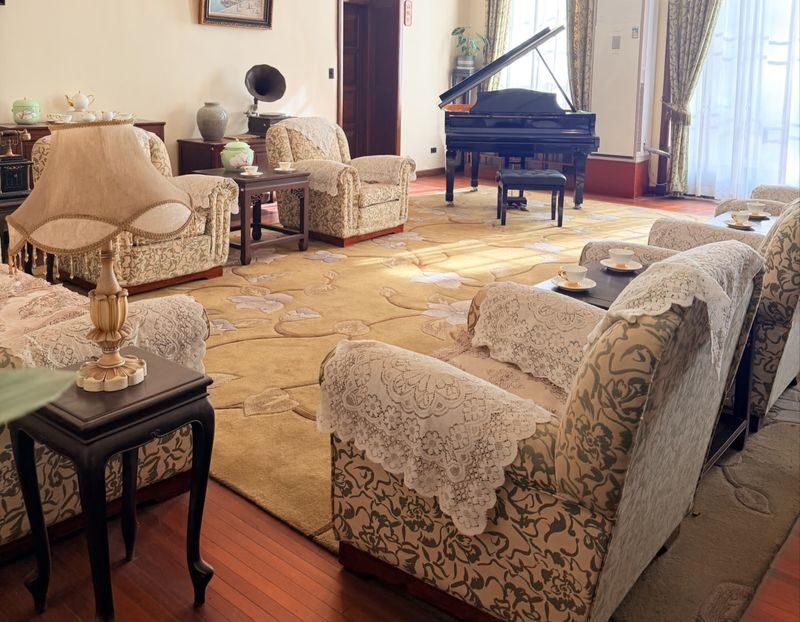 Nanjing Meiling Palace & Wutong Avenue Half-Day Tour - Wutong Avenue: a change of pace