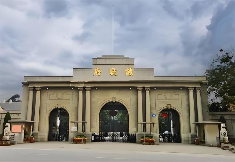 Nanjing Private Guided Day Tour: Nanjing Presidential Palace, Grand Baoen Temple Heritage Site, Niushou Mountain, Confucius Temple - Confucius Temple and the Qinhuai River