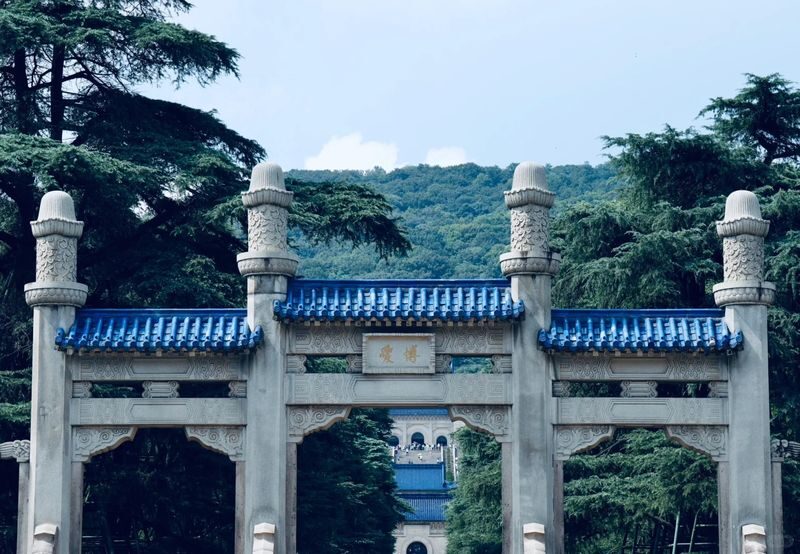 Nanjing Republic Era Day Tour - Sun Yat-sen Mausoleum: a solemn climb