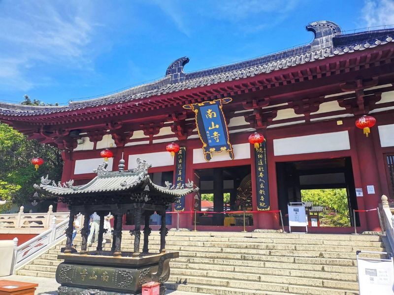Nanshan Temple - The Sea Guanyin sets the tone