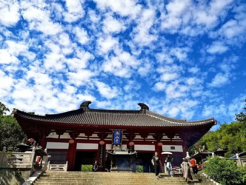 Nanshan Temple - A sensible route through the grounds