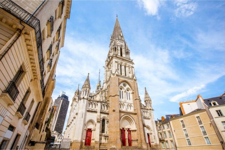 Nantes: First Discovery Walk and Reading Walking Tour - Tour Duration and Features