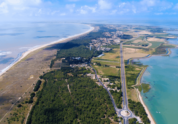 Nantes - Noirmoutier: Romantic Stay - Accommodation Details and Amenities