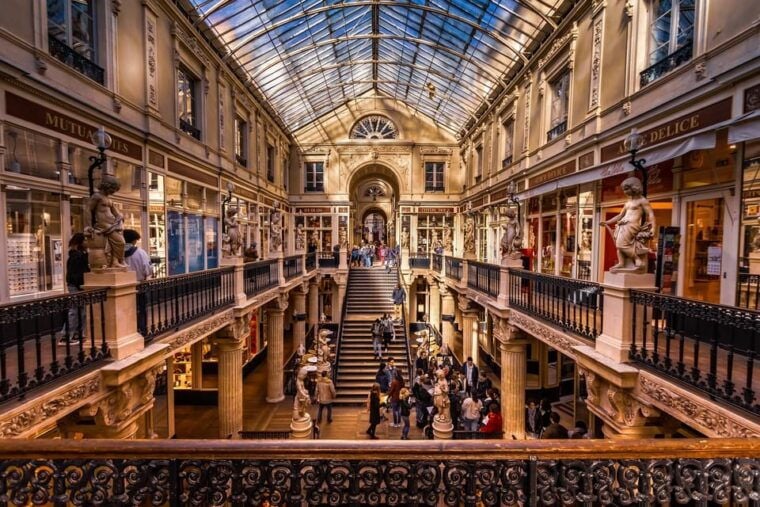 Nantes Private Guided City Tour - Language Options and Support