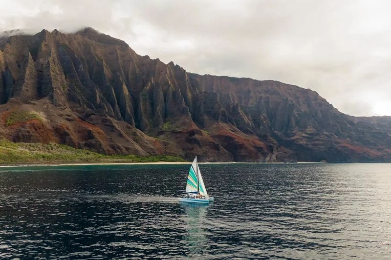 Napali Sail with Snorkel Experience in Kauai - Sailing, meals and the rhythm of the trip
