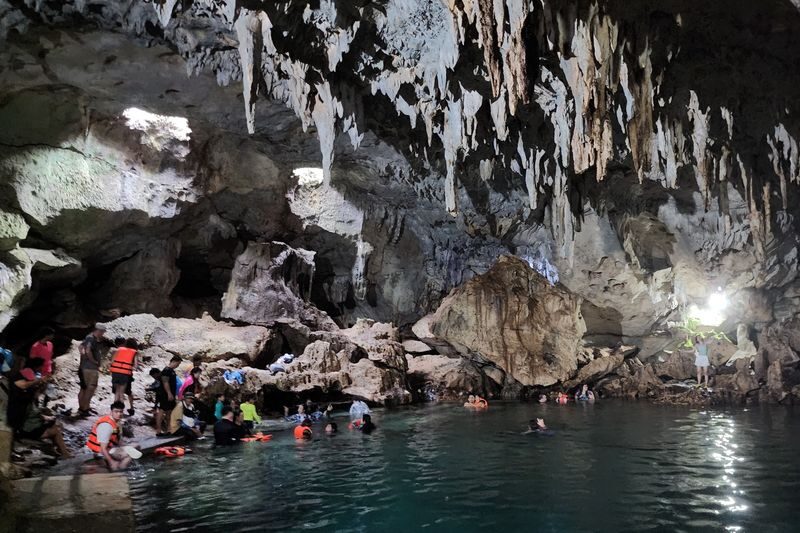 Napaling Sardine Run with Hinagdanan Cave & Bohol Countryside Tour - Loboc River: lunch on a shared boat