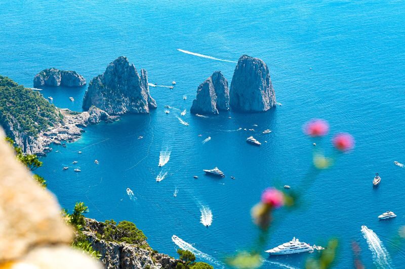 Naples Blue Grotto & Capri Full-Day Tour with Local Insider - Capri’s crowded center and a quick visit