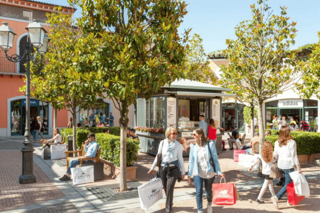 Naples Centre: Train & Bus From/To La Reggia Designer Outlet - Shopping Highlights