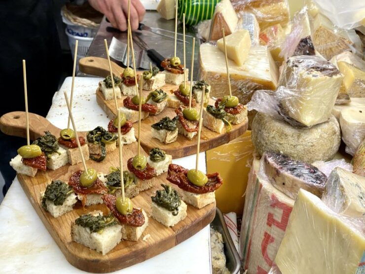 Naples: City Highlights & Street Food Guided Walking Tour - Experience Highlights