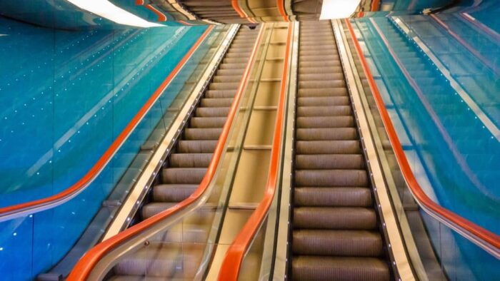 Naples: Guided Tour of the Artists Tube on Line 1 to Toledo - Tips for an Enjoyable Experience
