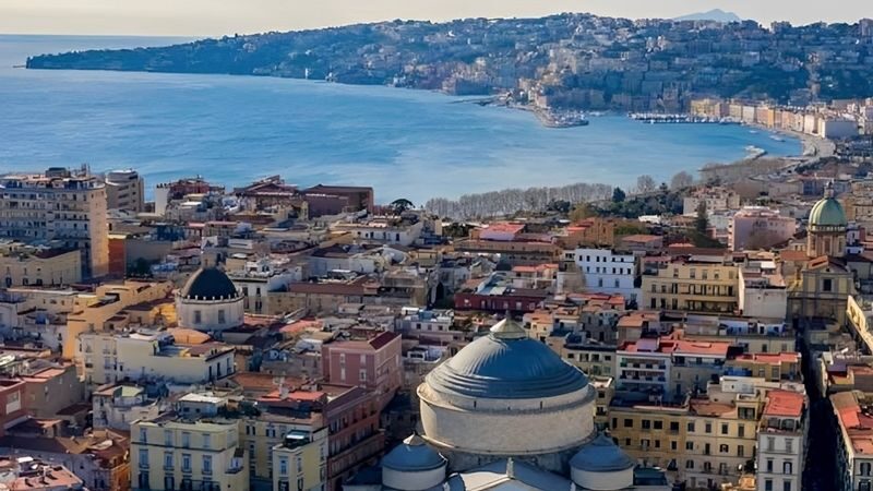 Naples hop-on hop-off bus by Tramvia Napoli - What a 24-hour ticket changes about your day