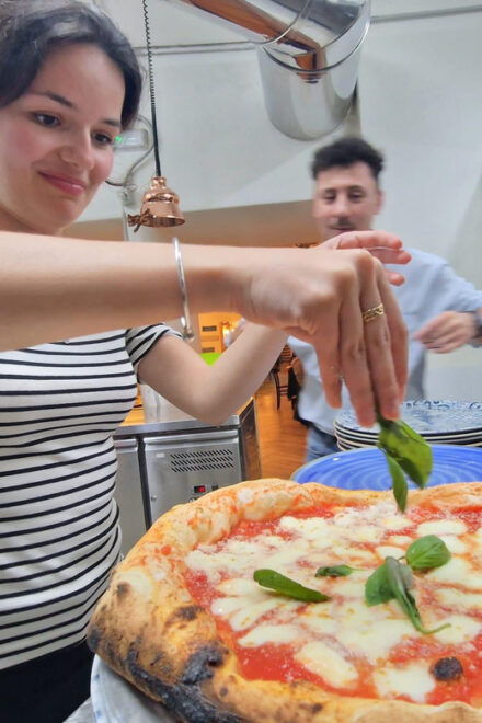 Naples: Pizza Making Class With Local Pizzaiolo - Dining and Refreshments
