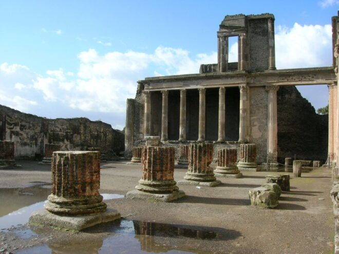 Naples: Pompeii and Mt. Vesuvius With Lunch and Wine Tasting - Languages