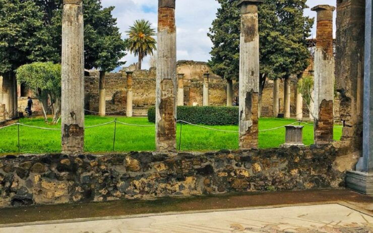 Naples: Round-Trip Shuttle Bus to Pompeii - Activity Details