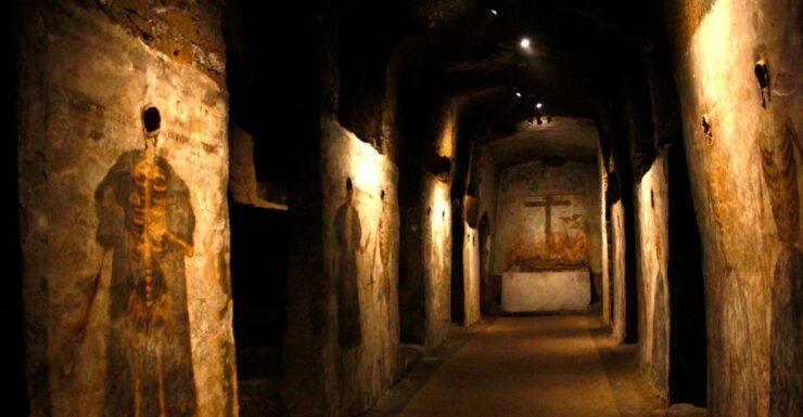 Naples: San Gaudioso Catacombs - Fascinating Frescoes and Macabre Tombs