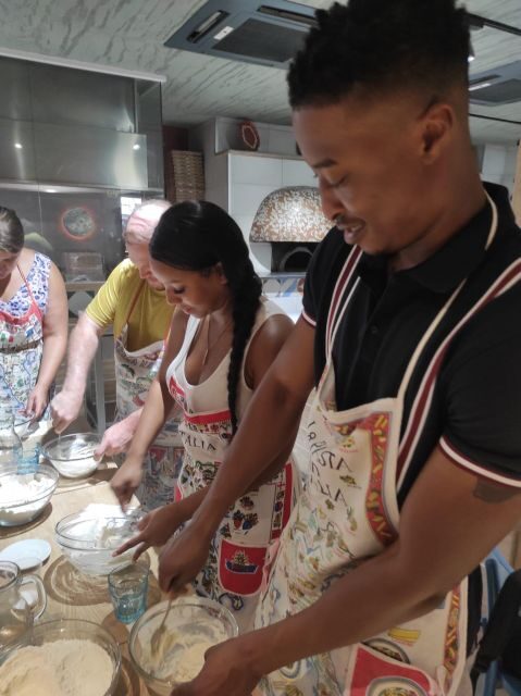 Naples: Small Group Pizza Making with Drink Included - FAQ