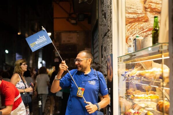 Naples: Street Food Tour in Rione Sanita With 6 Tastings - Exploring Rione Sanitàs Vibrant Environment
