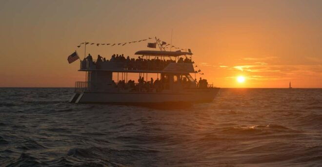 Naples Sunset Cruise - Accessibility and Arrival