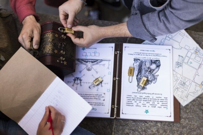 Naples: The Path of the Immortals Treasure Hunt Walking Tour - Full Description