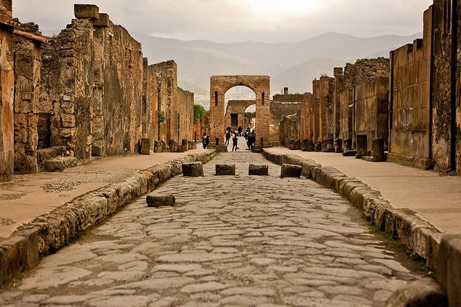 Naples to Pompeii With 2hr Stop and Return - Tour Details