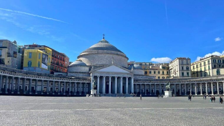 Naples: Tour Between Maschio Angioino and Plebiscito Square - The Legend of the Crocodile