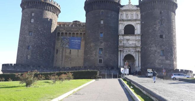 Naples Tour Old Town and Lunch Wine Tasting - Guided Walking Tour