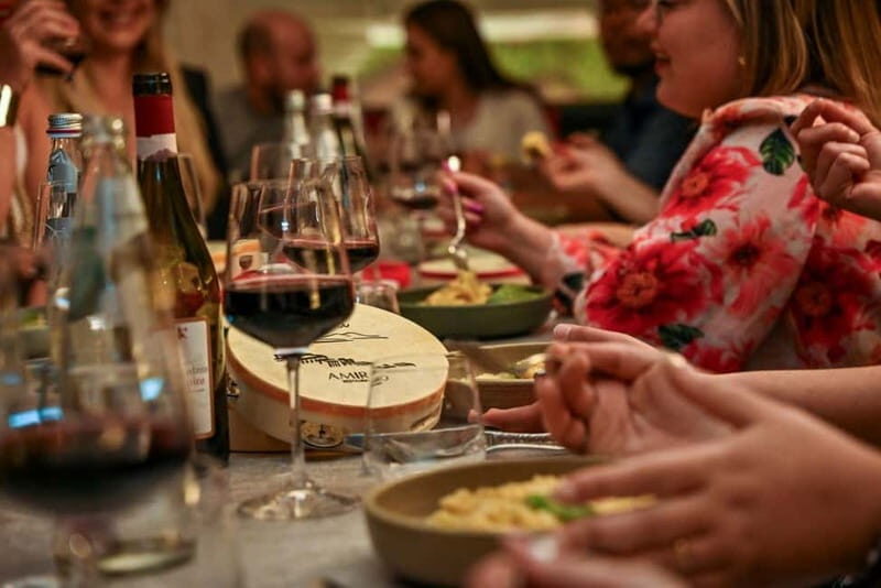 Naples: Traditional Music Show with Dinner Included - Setting the Scene in Naples