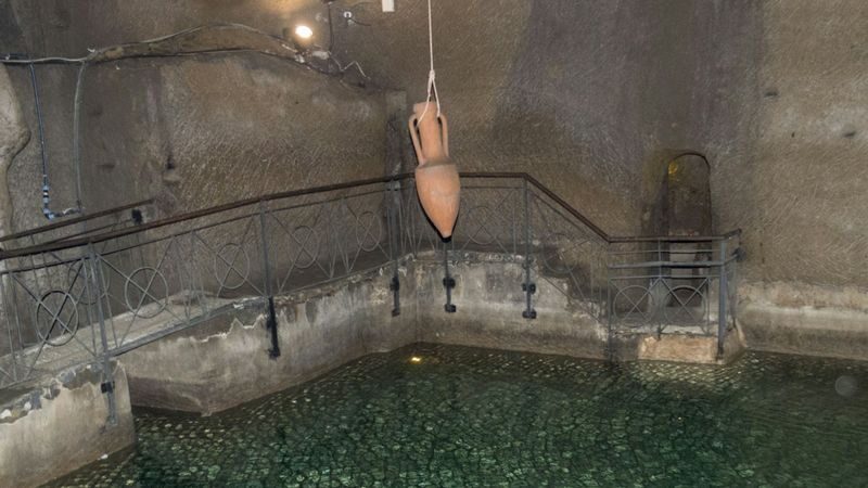 Naples Underground Tour - Expect stairs, tight passages and a guided pace