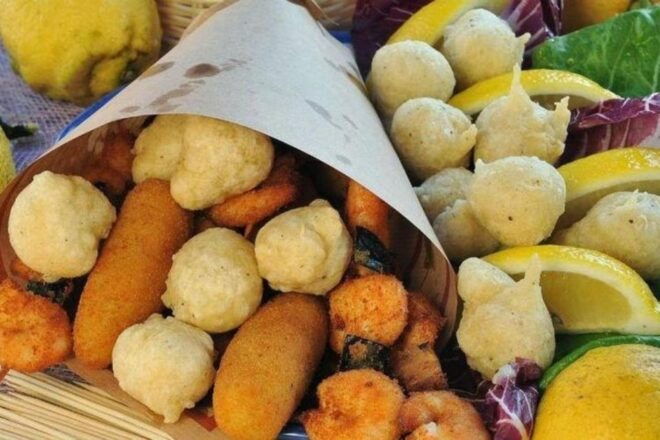 Naples Walking Tour, Food and Archeological Museum From Rome - Experience Description