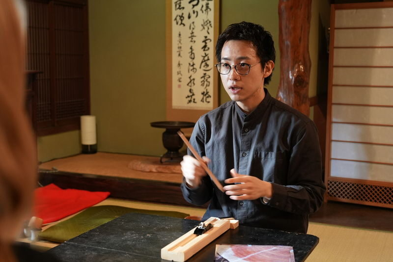 Nara: Chopstick-Making Workshop with Artisan - A machiya welcome with hojicha