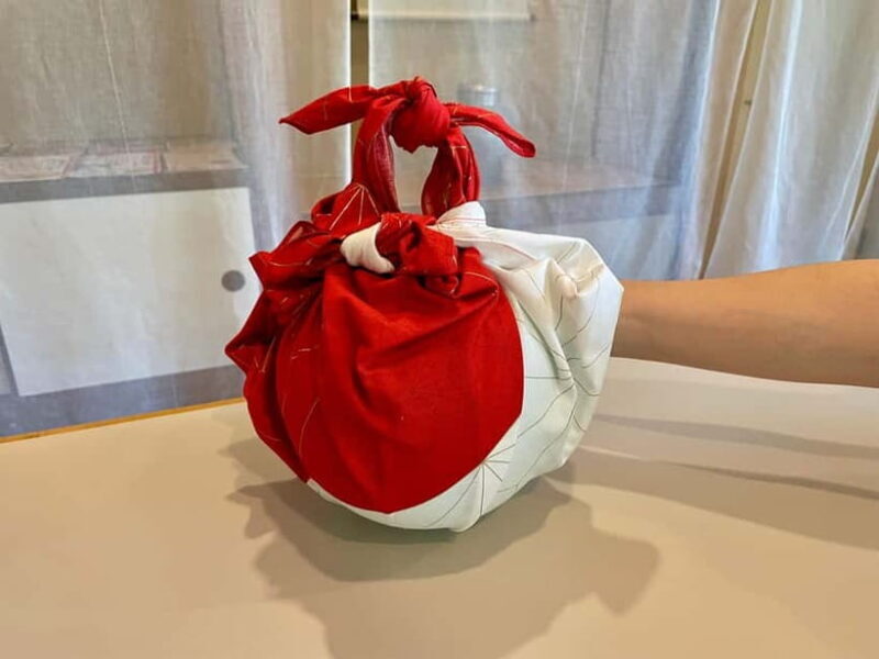 Nara: Guided Tour with Furoshiki Experience and Lunch - Visiting a Traditional House