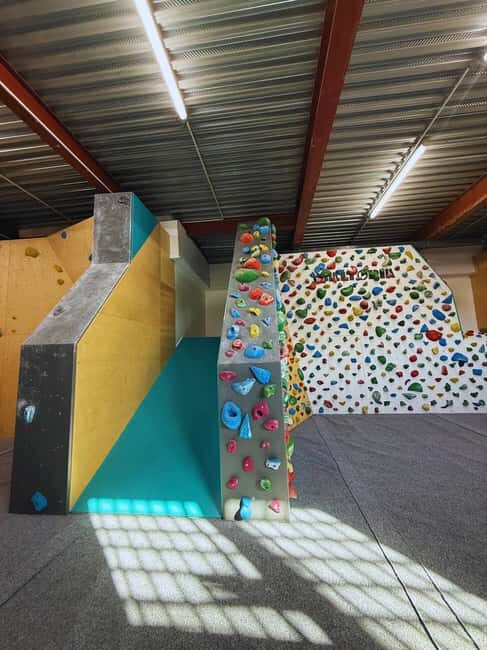 Narbonne: Leisure complex, Climbing wall - Narbonne: Leisure Complex and Climbing Wall — A Detailed Look