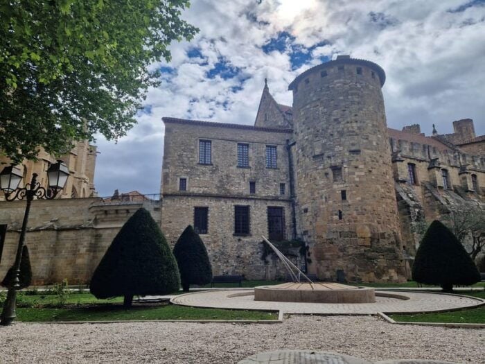 Narbonne: Visit the Archbishops Palace and Cathedral - Frequently Asked Questions
