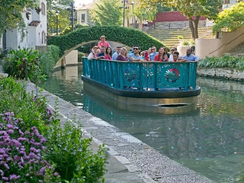 Narrated River Cruise in San Antonio - What the ticket costs, and what you get