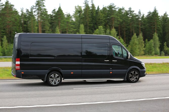 Nashville Airport Private Transportation for 6-13 Passengers - Vehicle Amenities and Inclusions